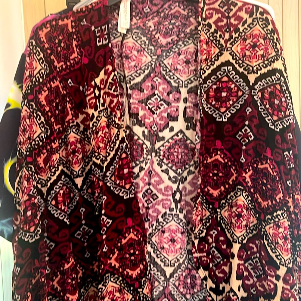 Women's Patterned Top - Red and Pink